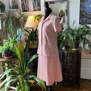 1970s polyester skirt set! Knee-length skirt with elastic waistband.